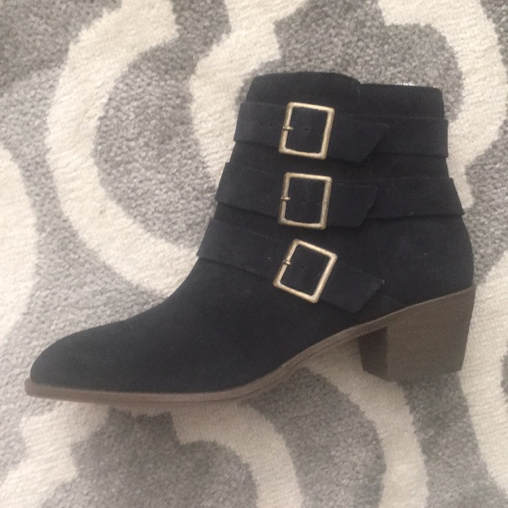 Shoes - Picture 3 of 7